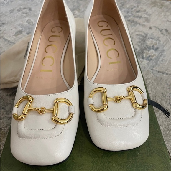AUTHENTIC Gucci Women's Cream Leather Loafers with Gold chain - Picture 1 of 6